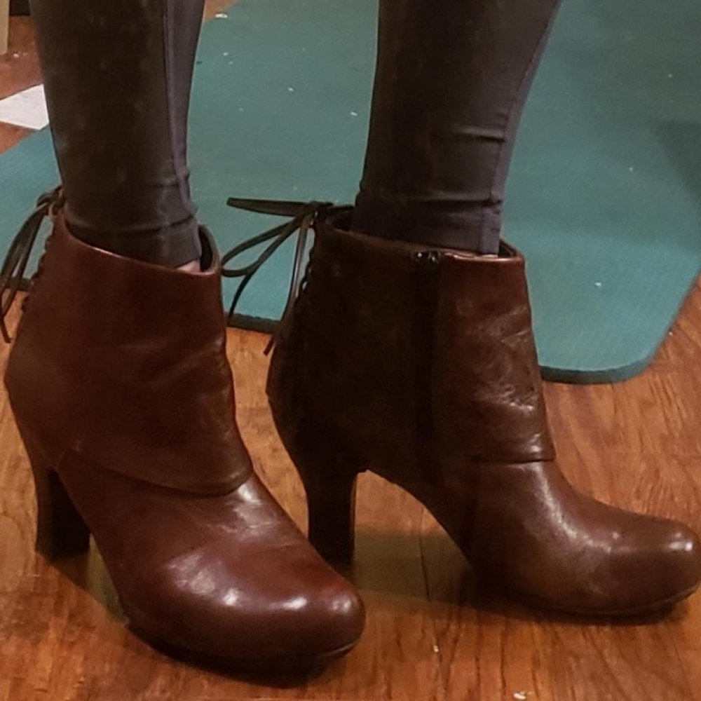 Booties leather brown Boho style side zip size 8.5